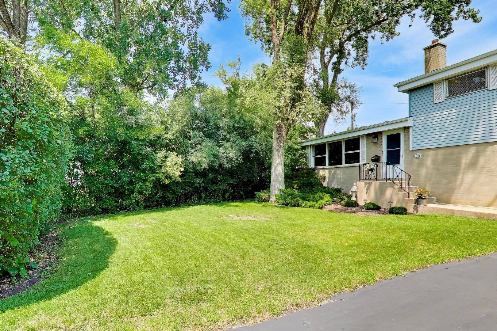 1115 Pfingsten RD, Glenview, IL 60025