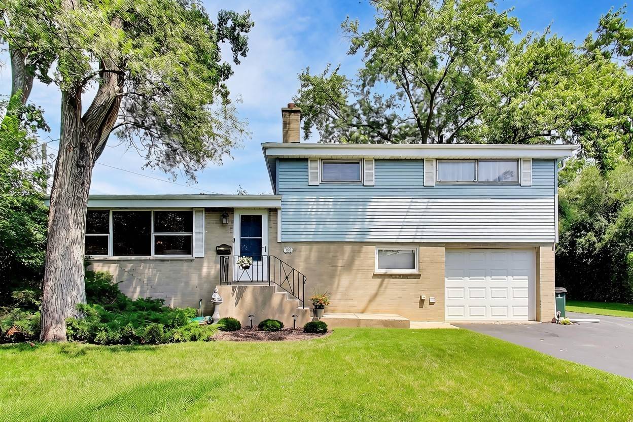 1115 Pfingsten RD, Glenview, IL 60025