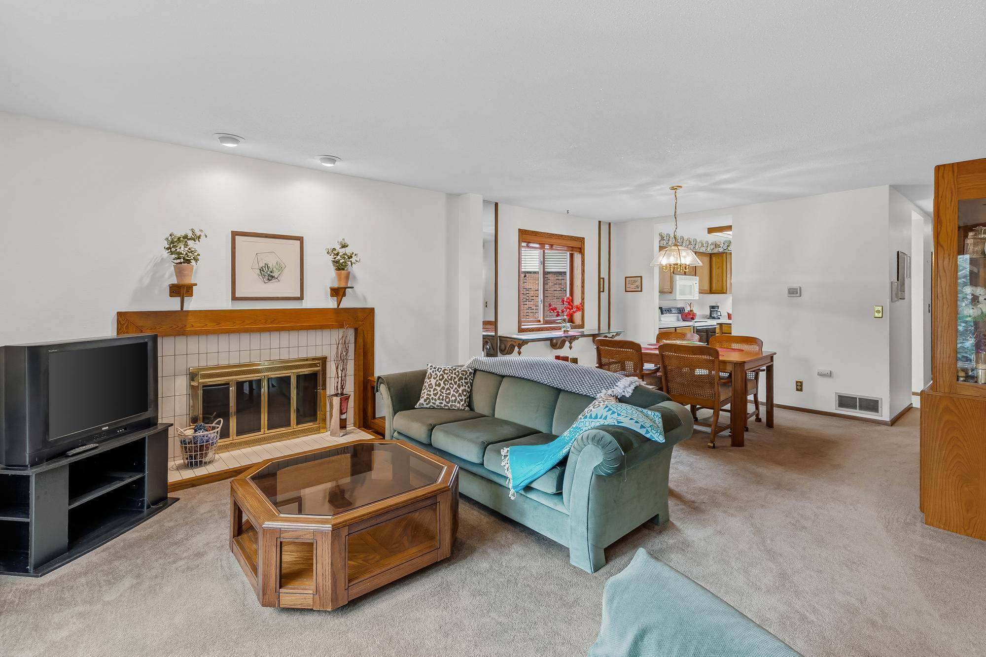 2420 Mendelssohn LN N #5, Golden Valley, MN 55427
