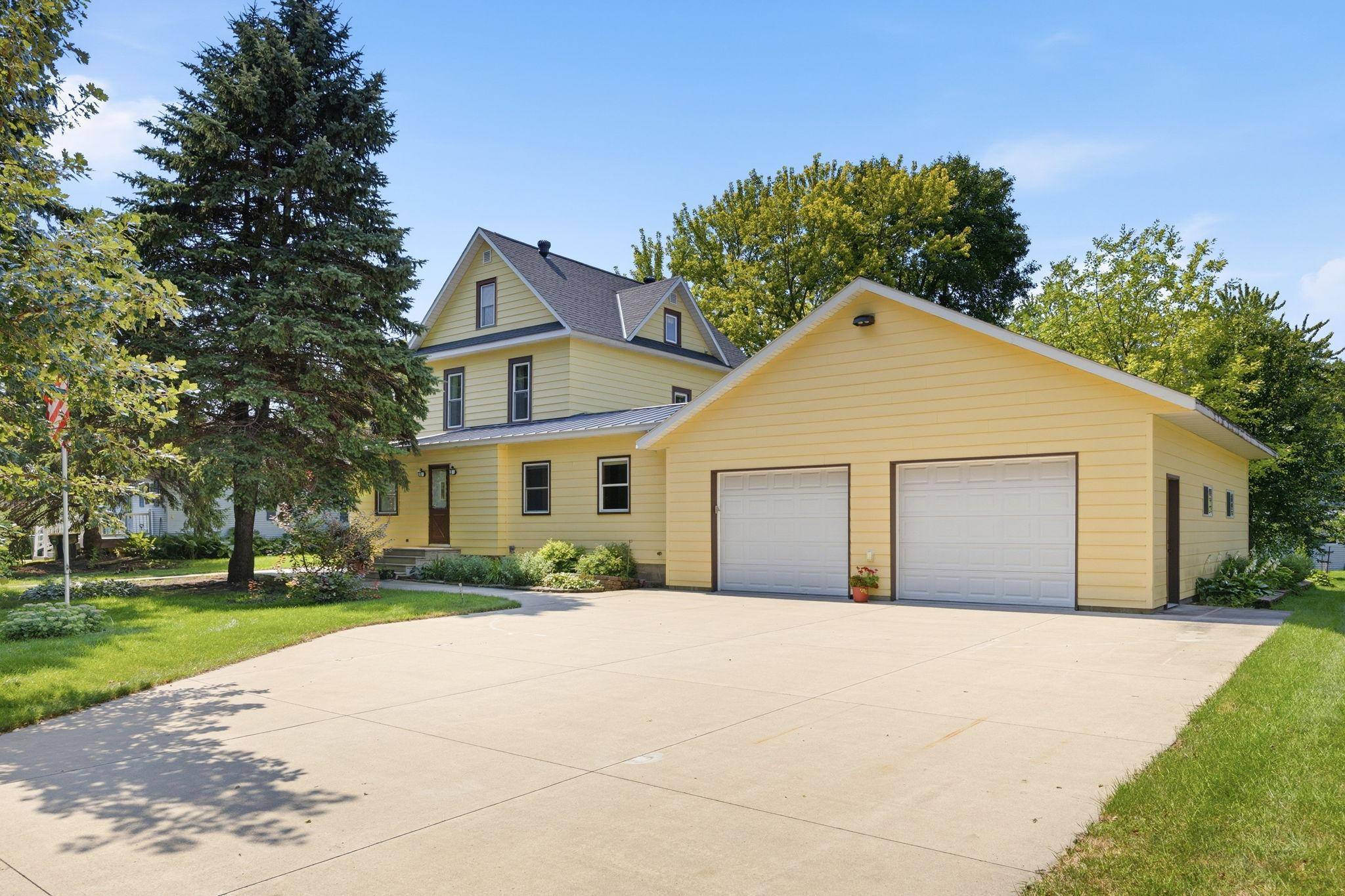 120 3rd ST W, Hector, MN 55342