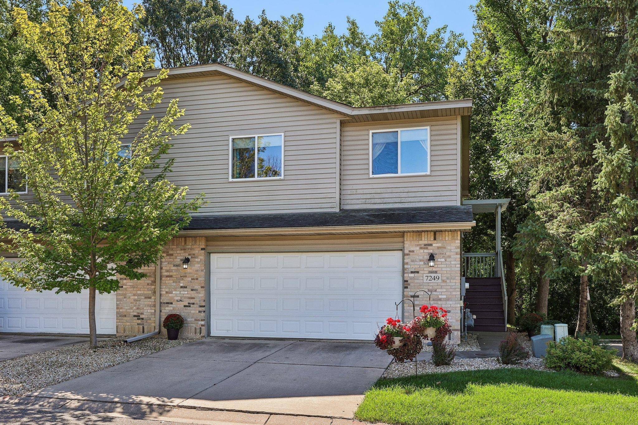 7249 32nd AVE N, Crystal, MN 55427