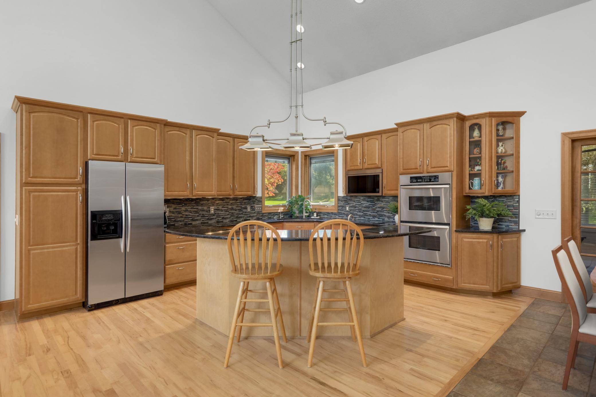 1085 Parkview LN, Victoria, MN 55386