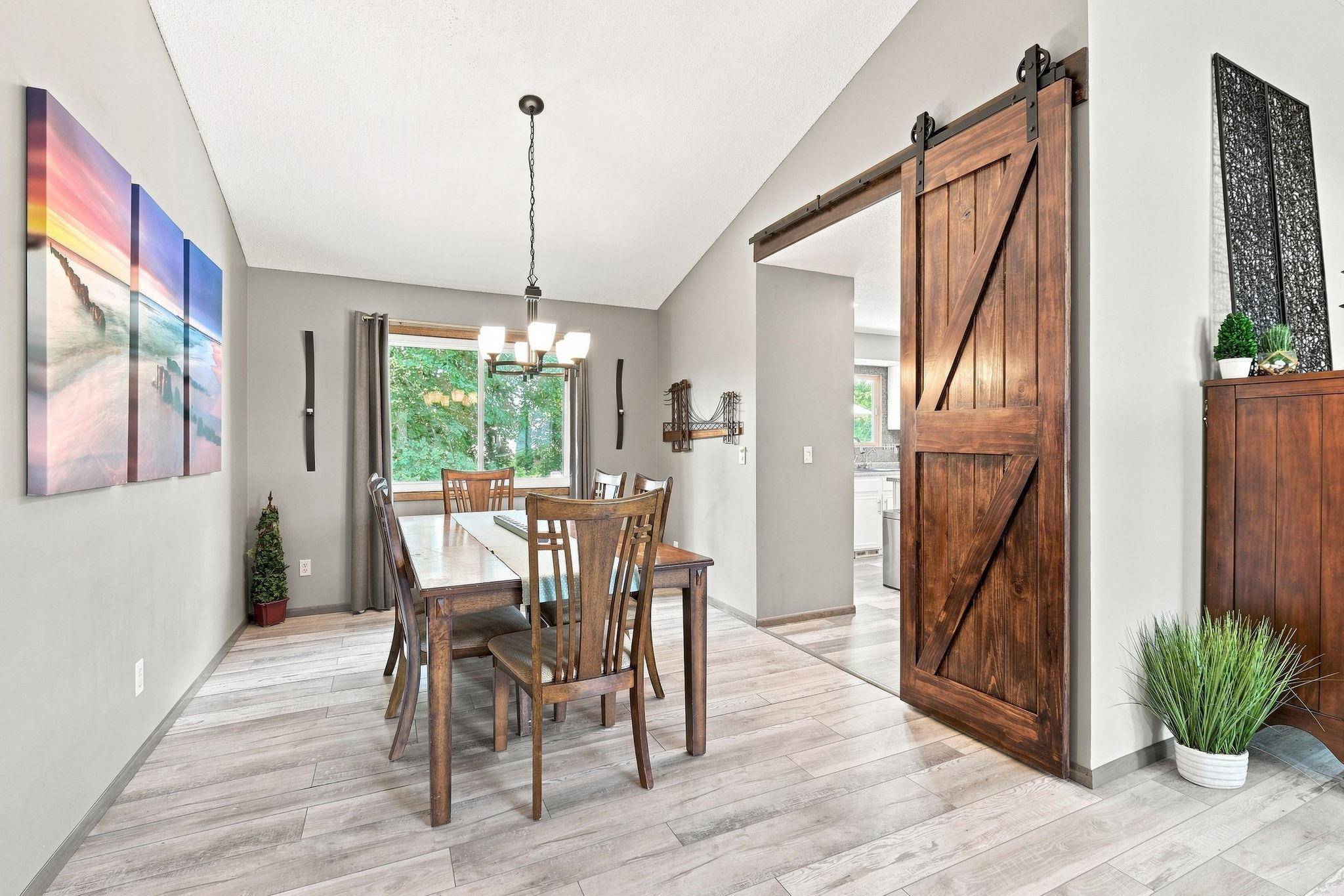 6649 Buckingham RD, Woodbury, MN 55125