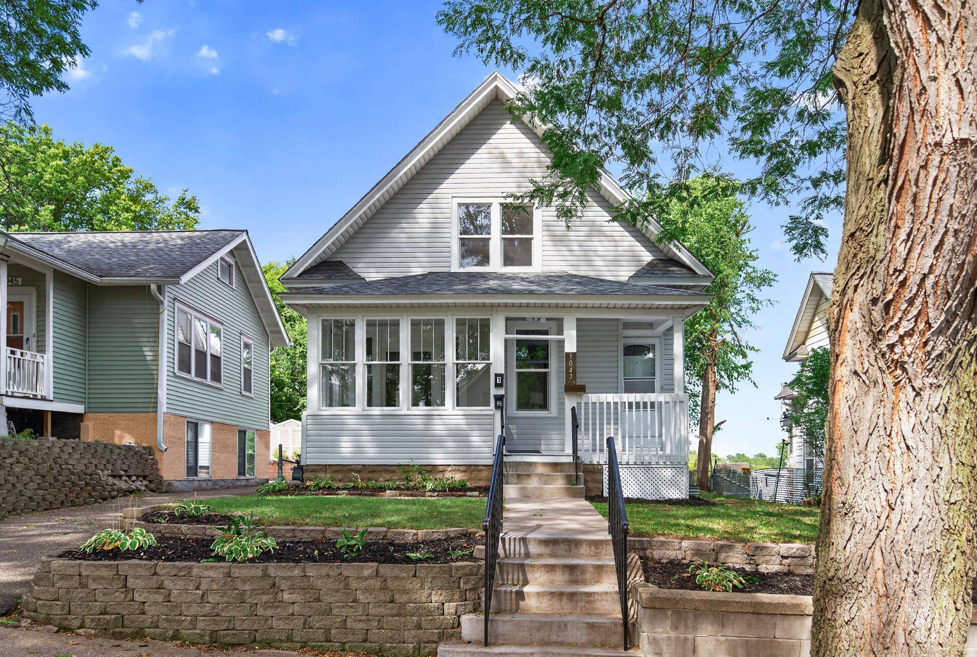 1047 5th ST E, Saint Paul, MN 55106