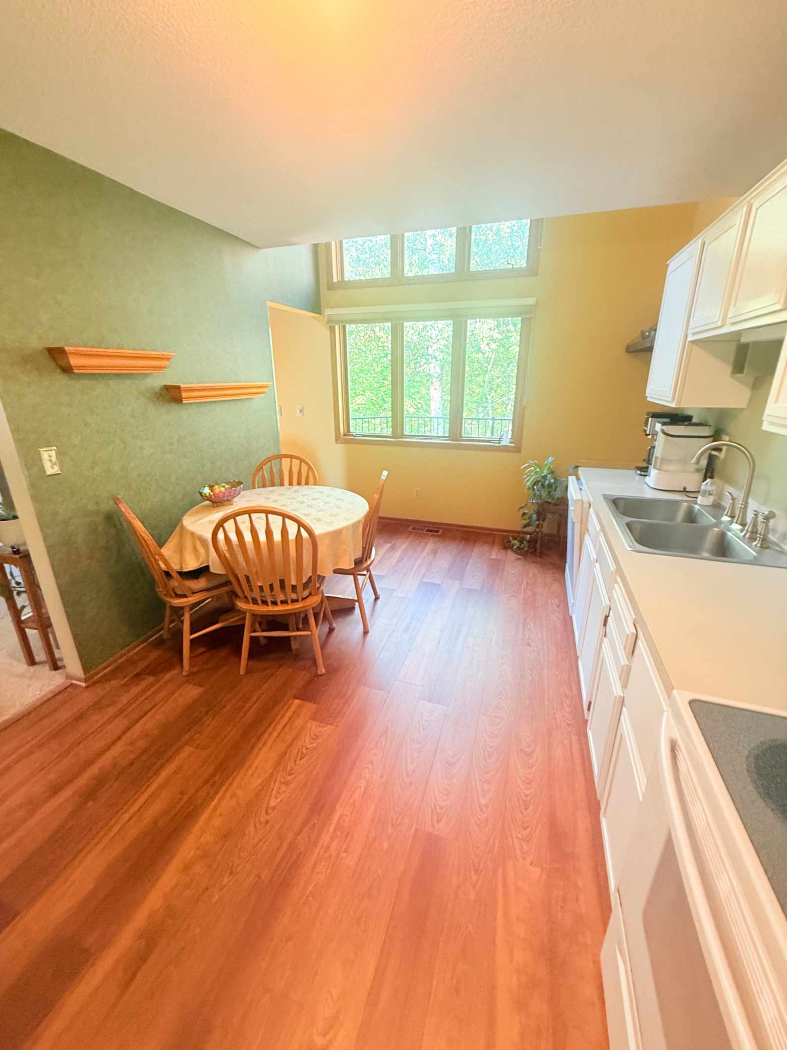 679 Dorland RD S, Maplewood, MN 55119