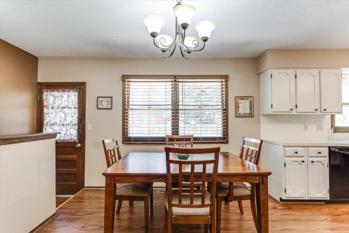 1105 N Hazelwood Ln, Wichita, KS 67212