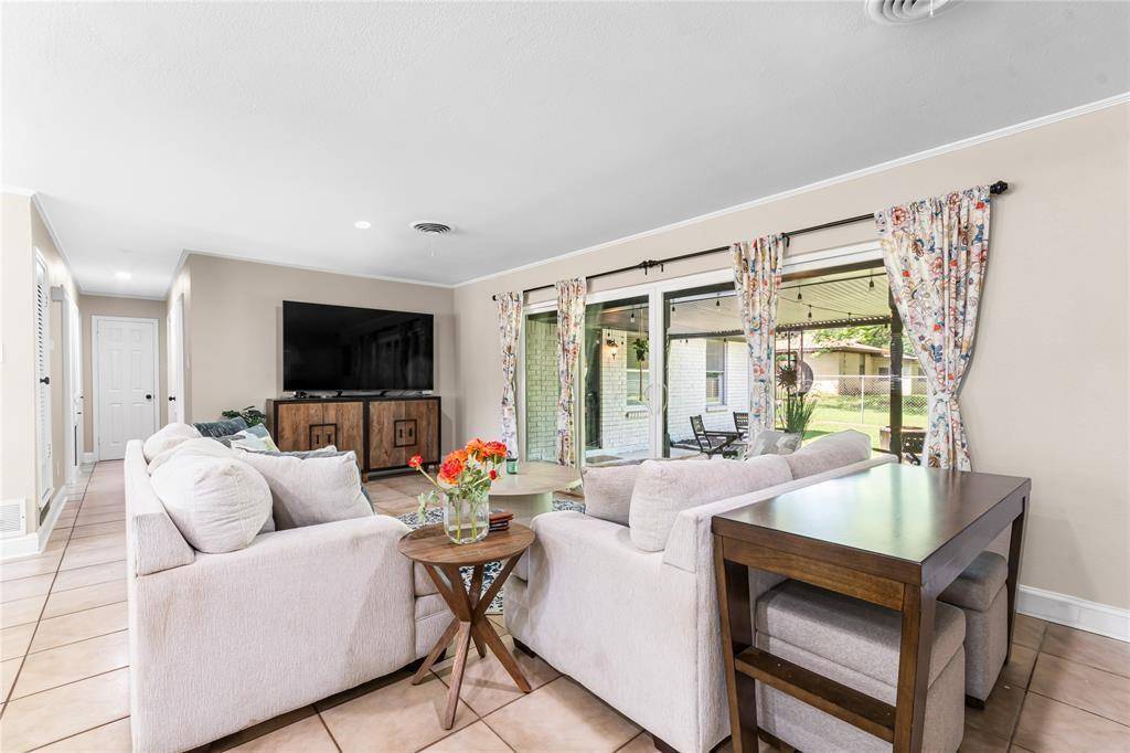 436 Ball Street, Grapevine, TX 76051
