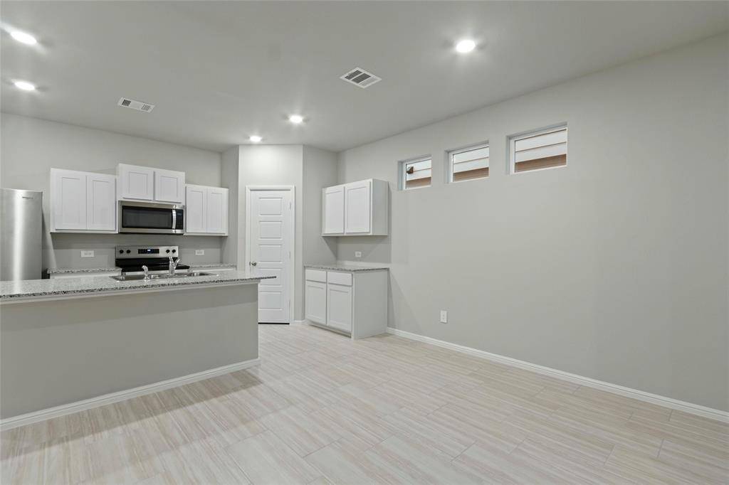 3101 Strawberry Farm Lane, Fort Worth, TX 76140