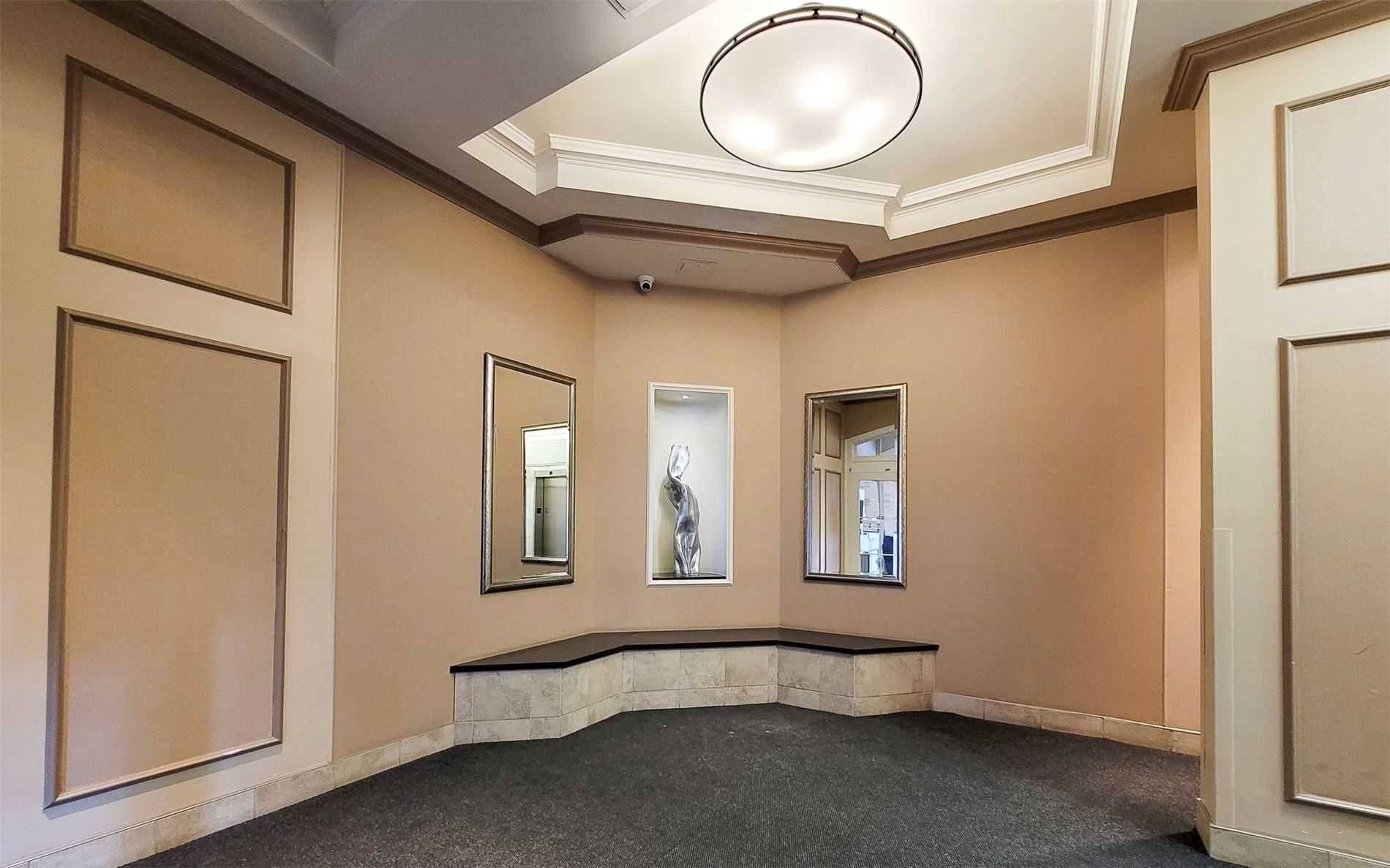 89 Mccaul ST #318, Toronto C01, ON M5T 2X3