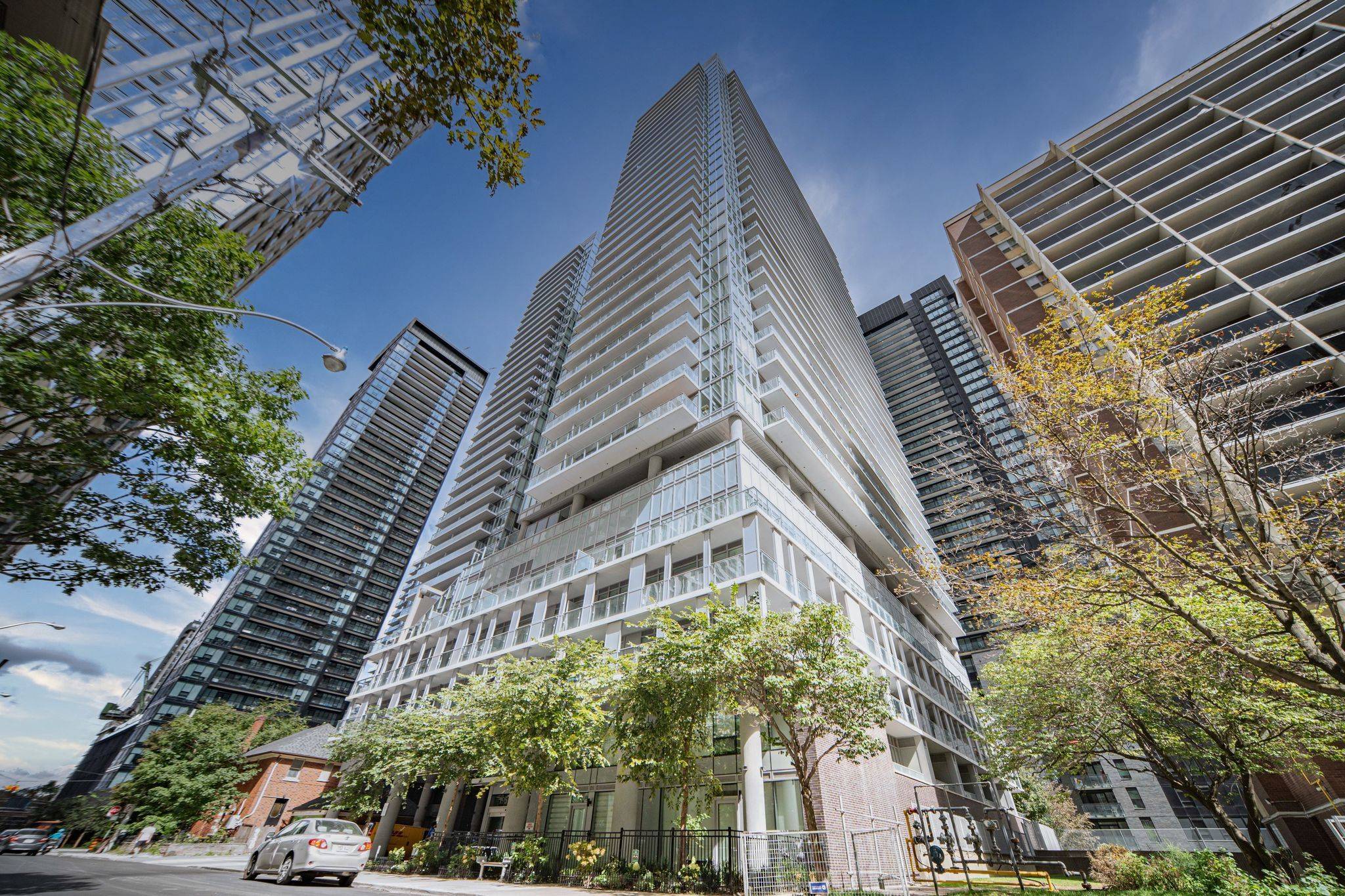 195 Redpath AVE #2412, Toronto C10, ON M4P 0E4