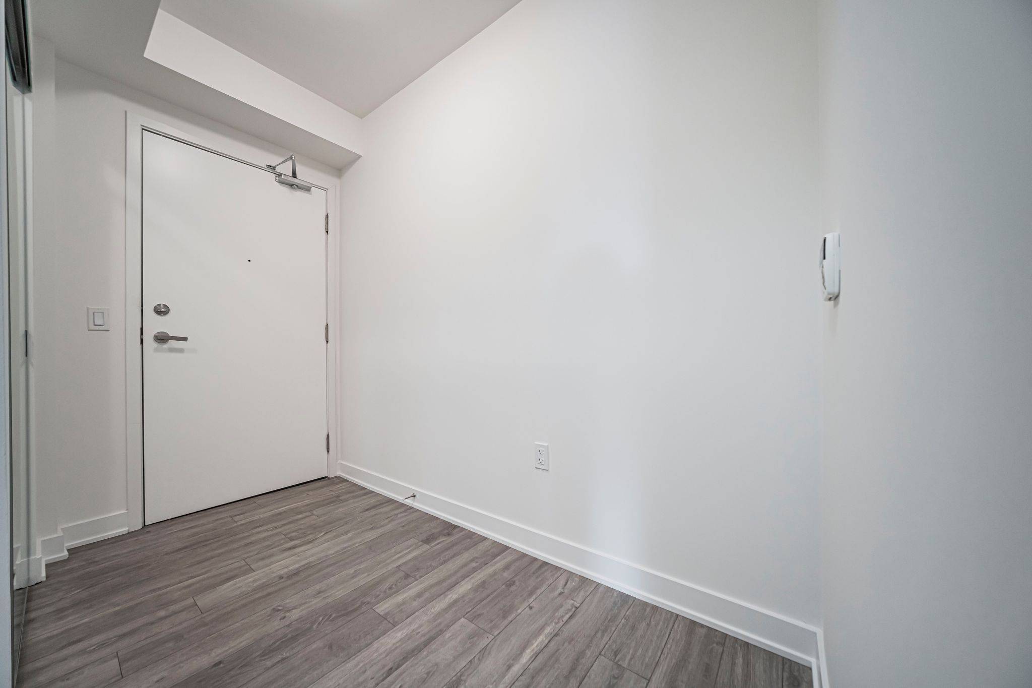 195 Redpath AVE #2412, Toronto C10, ON M4P 0E4