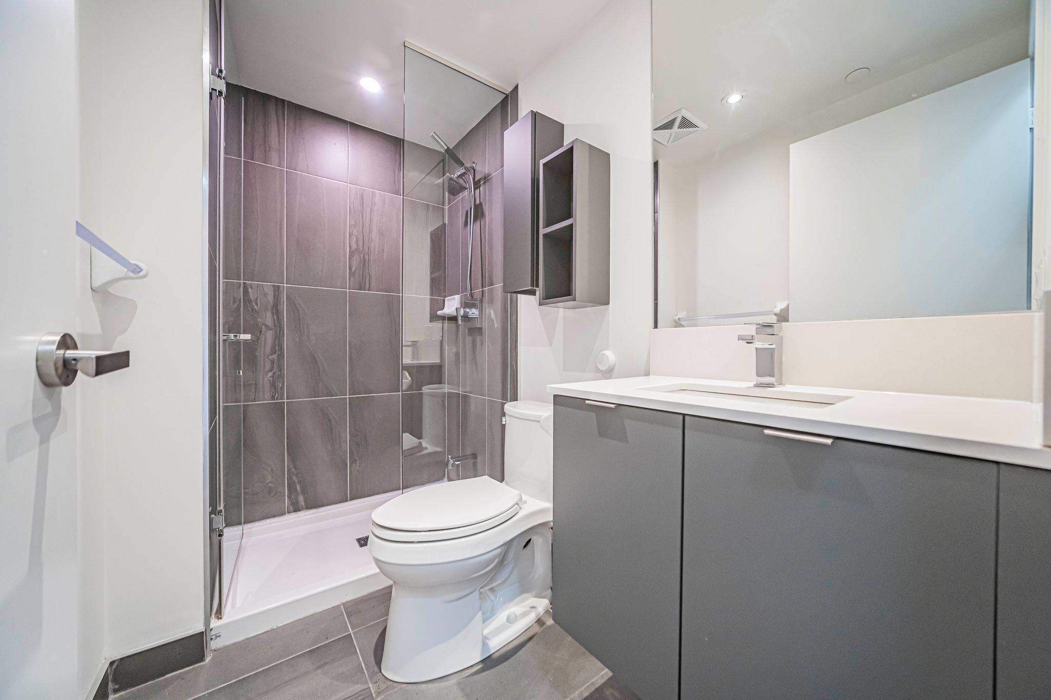 195 Redpath AVE #2412, Toronto C10, ON M4P 0E4