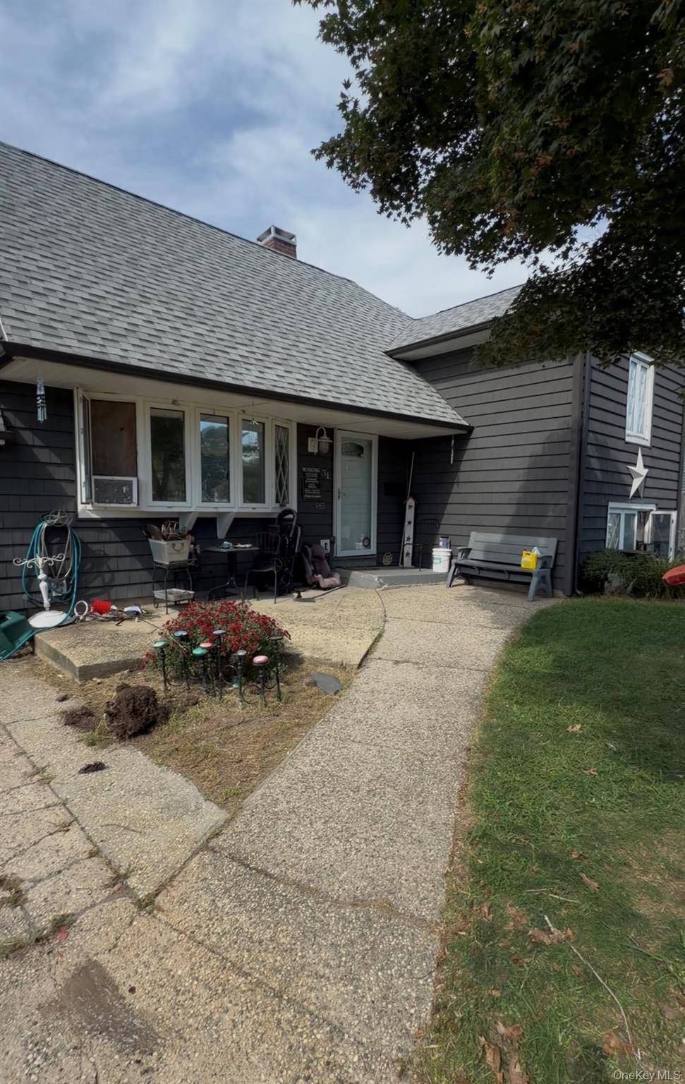 31 Garden LN, Centereach, NY 11720