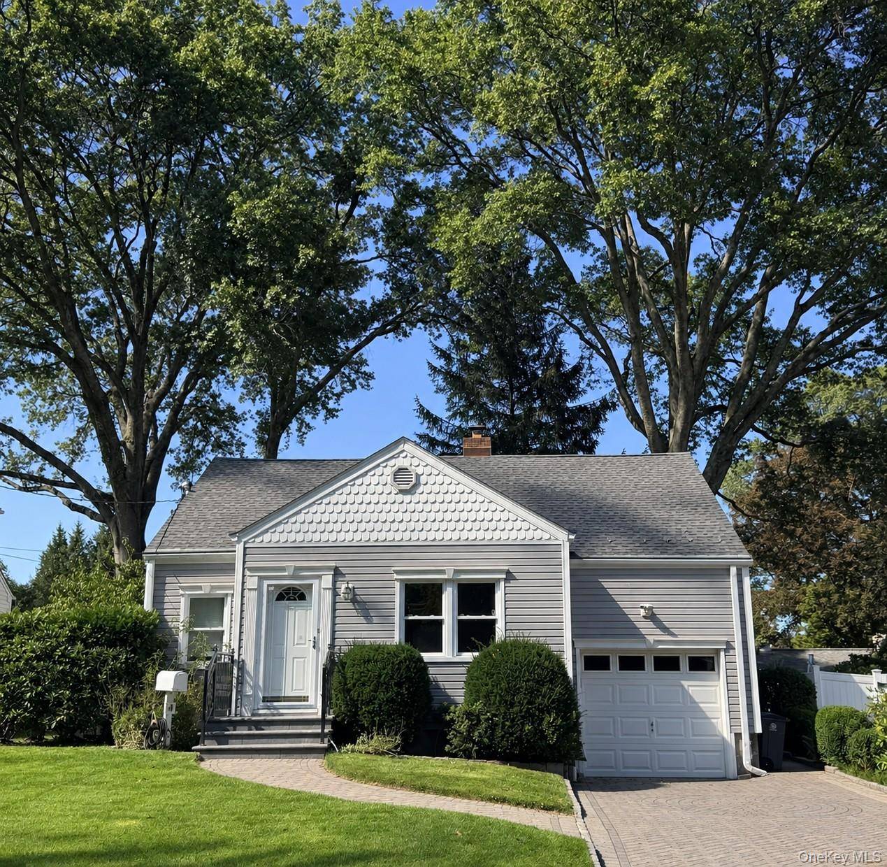 60 Topland RD, White Plains, NY 10605