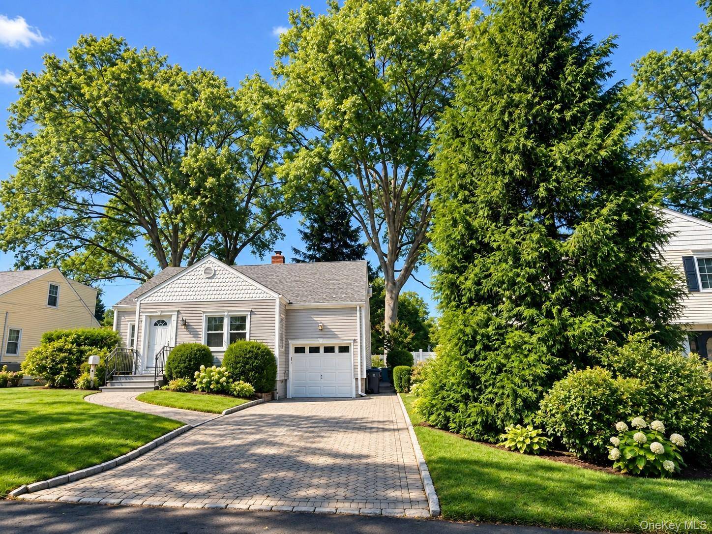 60 Topland RD, White Plains, NY 10605