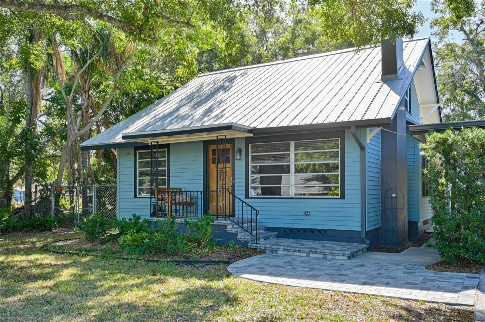 2408 HILLVIEW ST, Sarasota, FL 34239