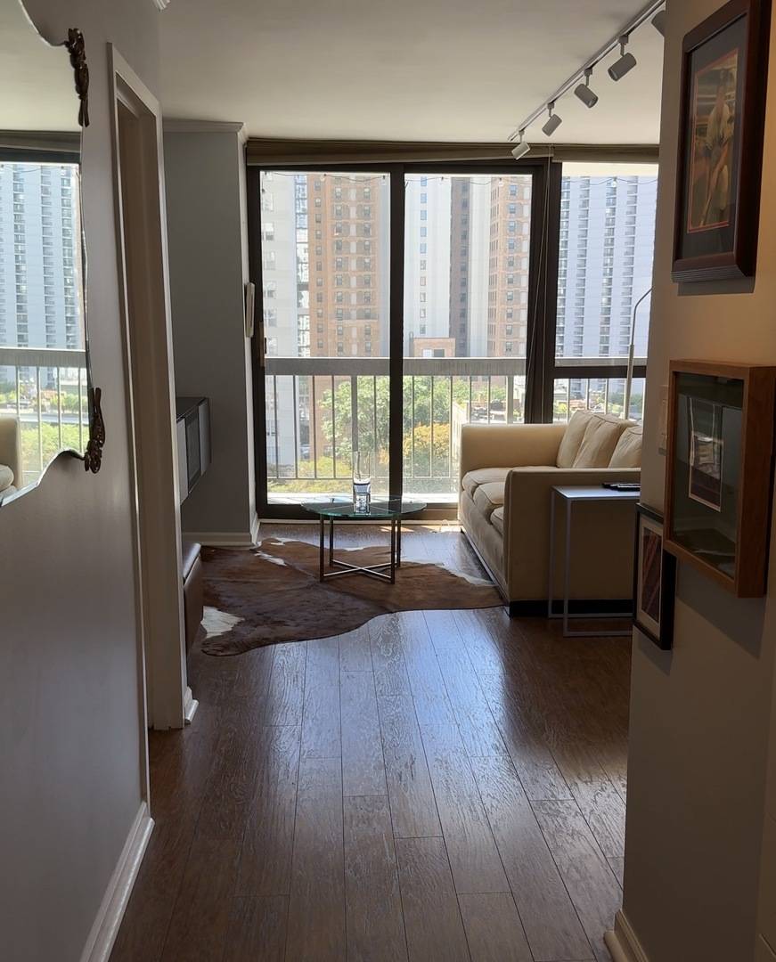 33 W Delaware PL #11C, Chicago, IL 60610