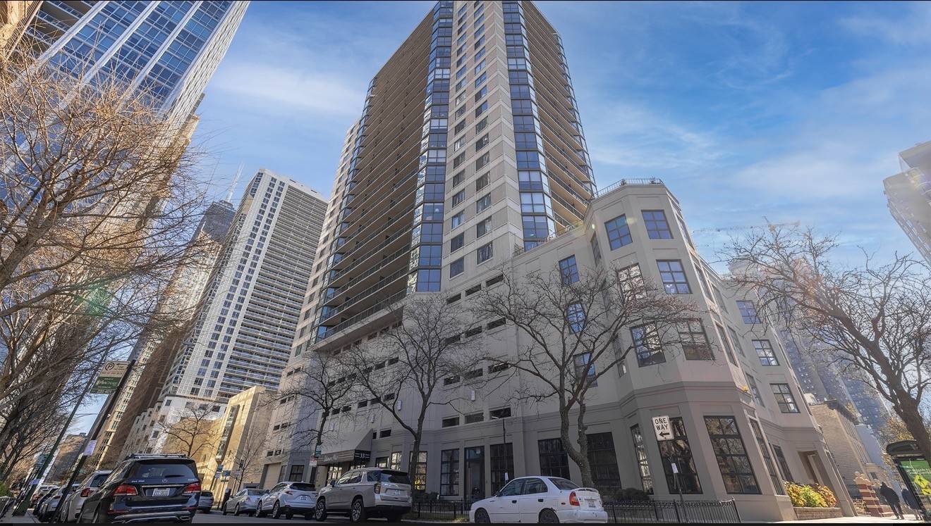 33 W Delaware PL #11C, Chicago, IL 60610