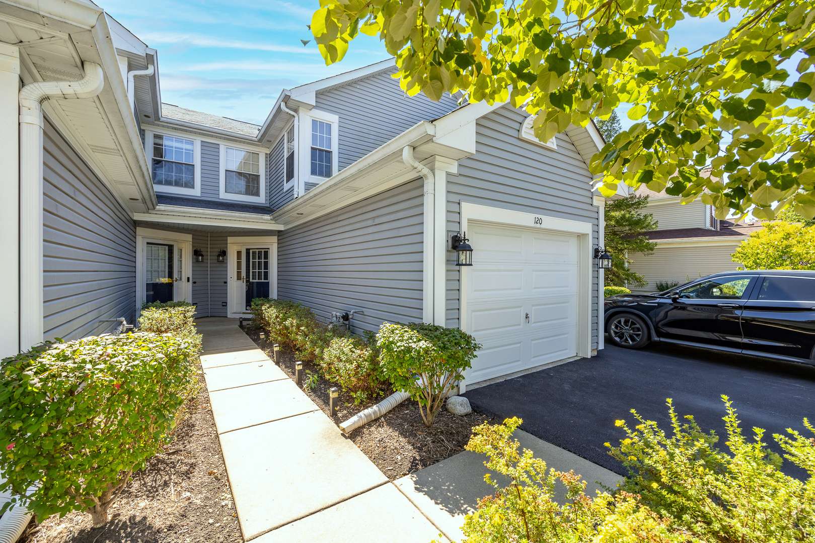 120 Polaris DR, Lake In The Hills, IL 60156