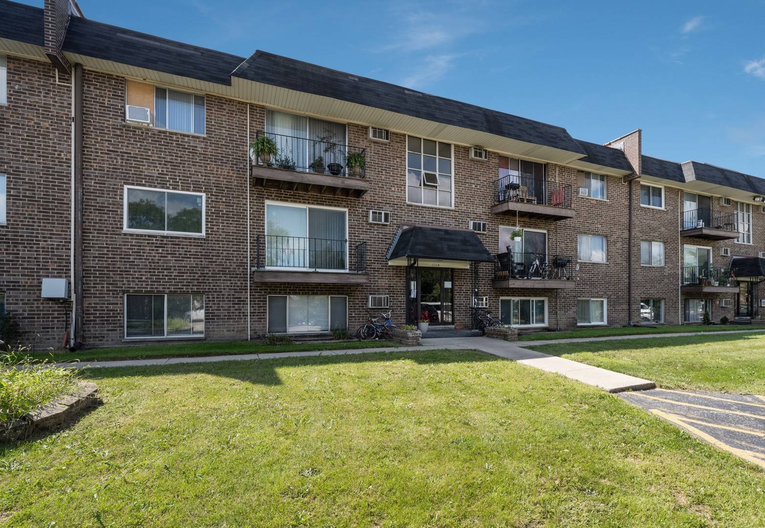 215 S Hale ST #9B, Addison, IL 60101