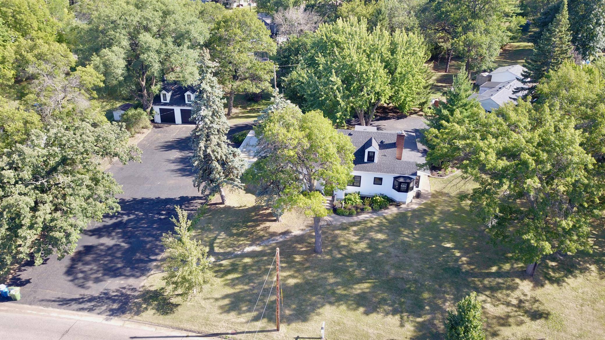 739 10th ST NW, New Brighton, MN 55112