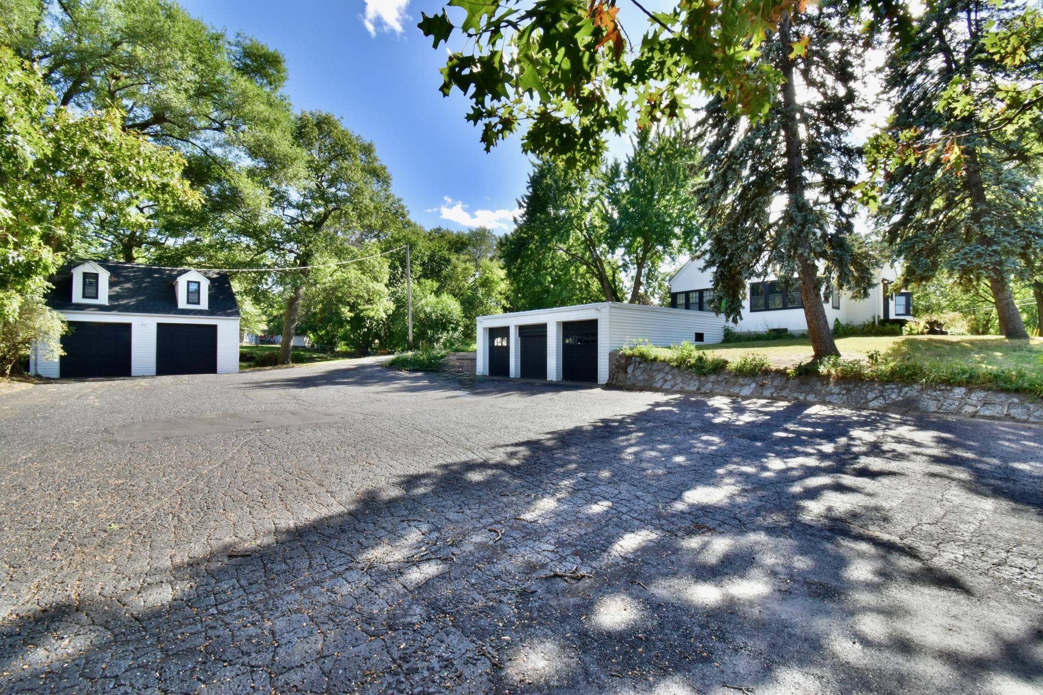 739 10th ST NW, New Brighton, MN 55112