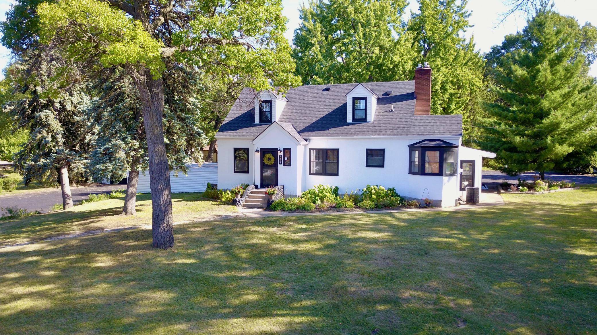 739 10th ST NW, New Brighton, MN 55112