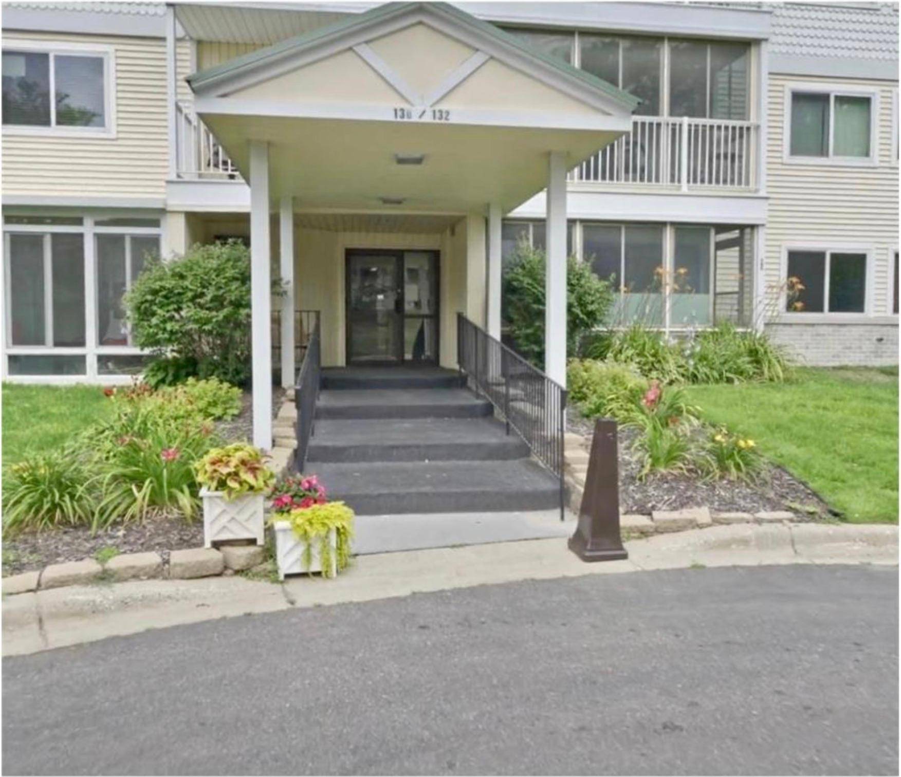 132 Demont AVE E #326, Little Canada, MN 55117