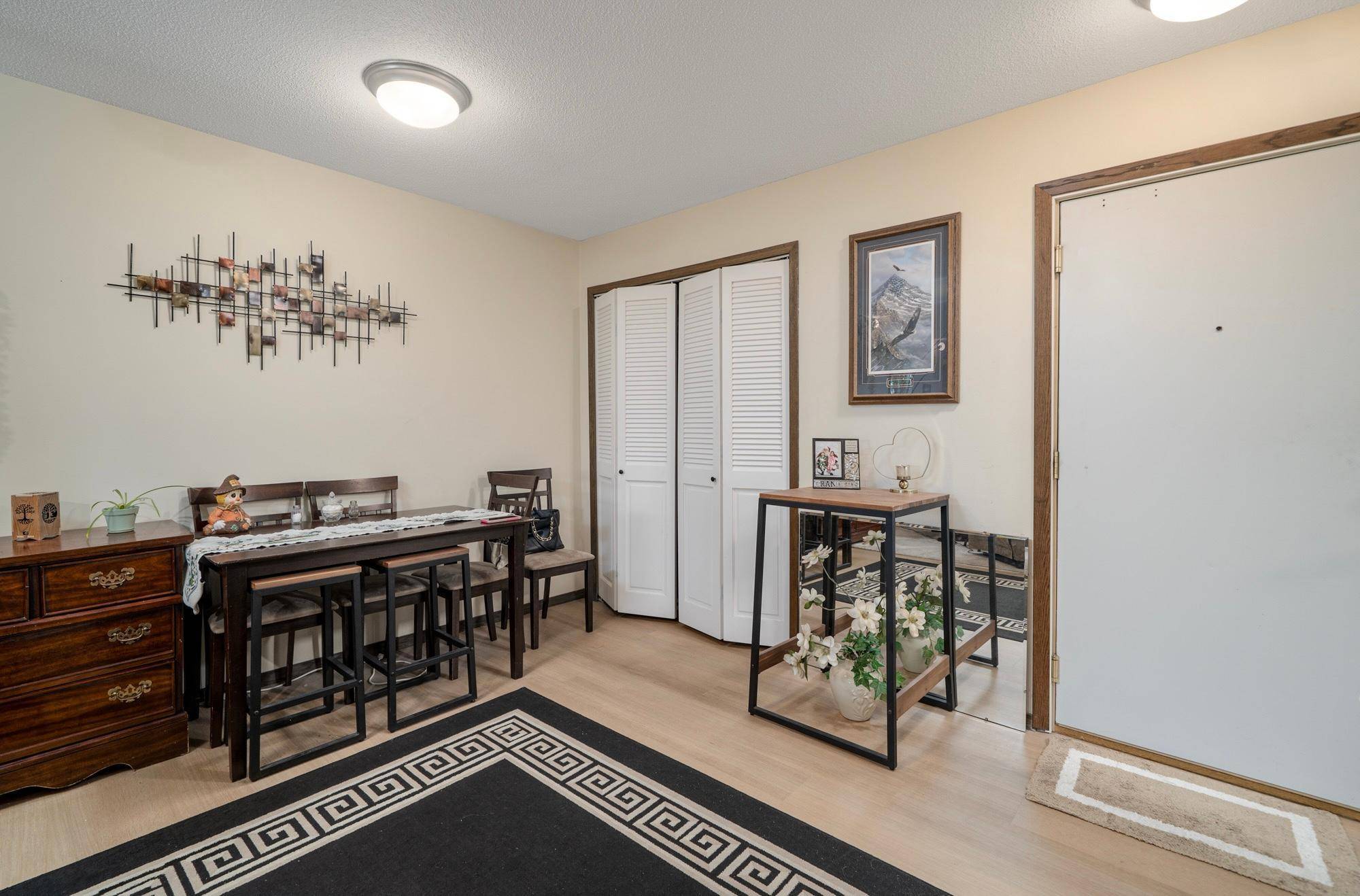 132 Demont AVE E #326, Little Canada, MN 55117