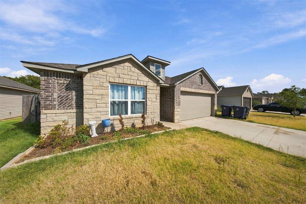 4212 Olivia ST, Mustang, OK 73064