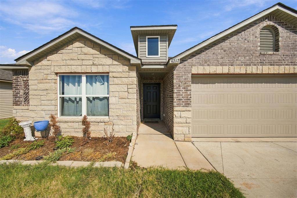 4212 Olivia ST, Mustang, OK 73064
