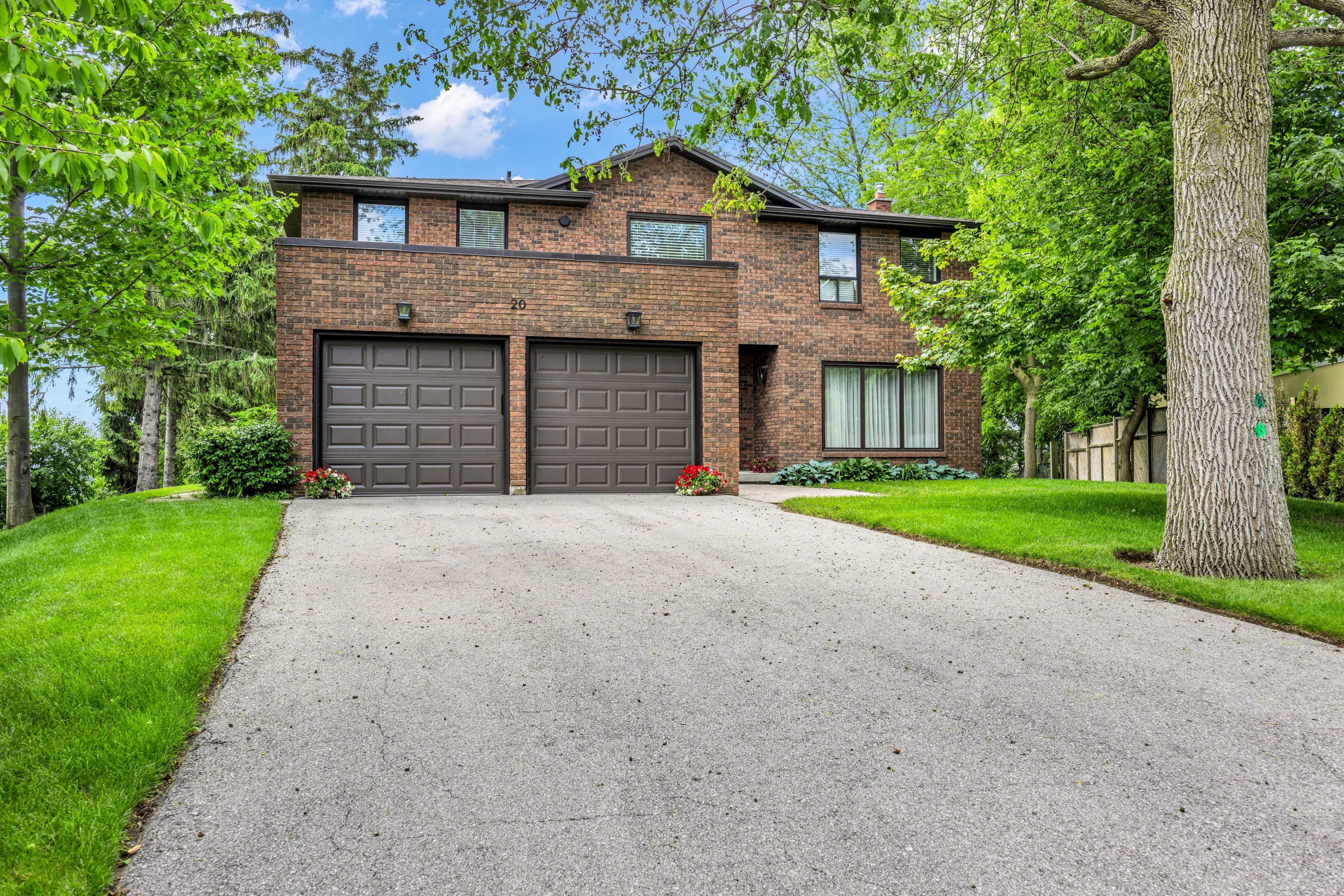 20 Arkendo DR, Oakville, ON L6J 5T9