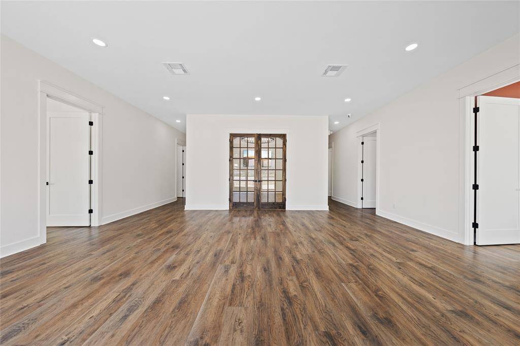 801 E Avenue C, Valley Mills, TX 76689