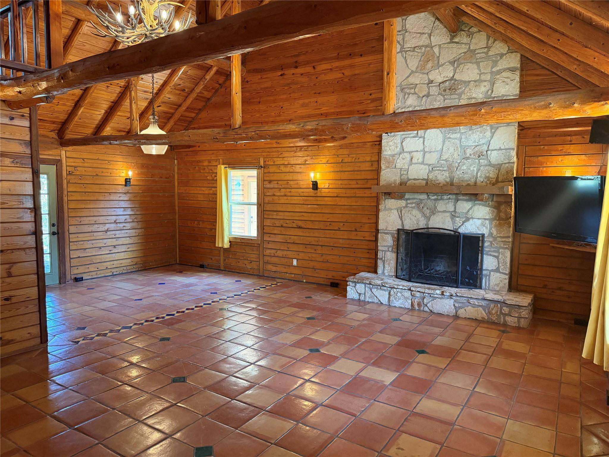 1215 Agarita DR, Fischer, TX 78623