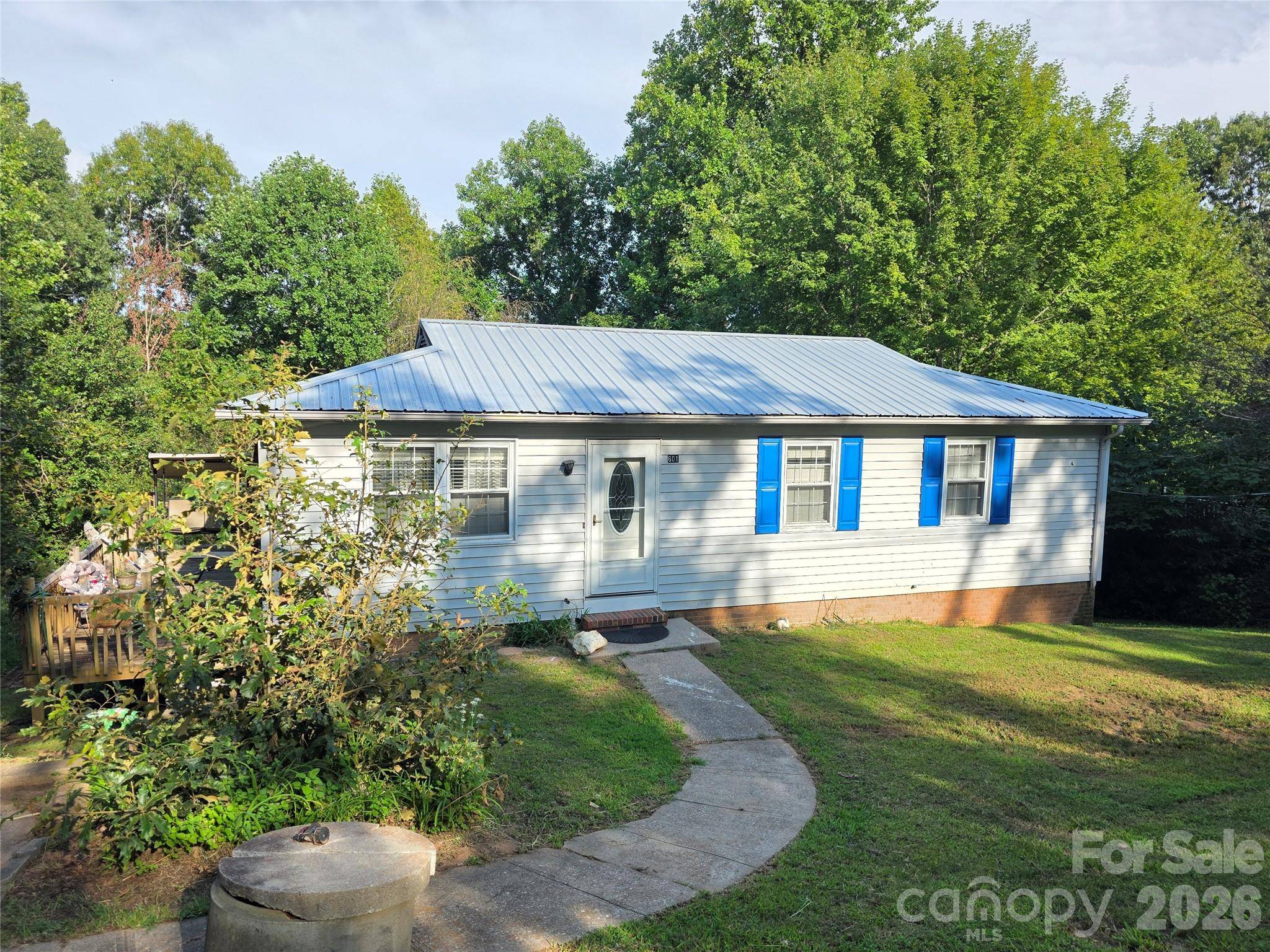601 Hennessee ST, Morganton, NC 28655