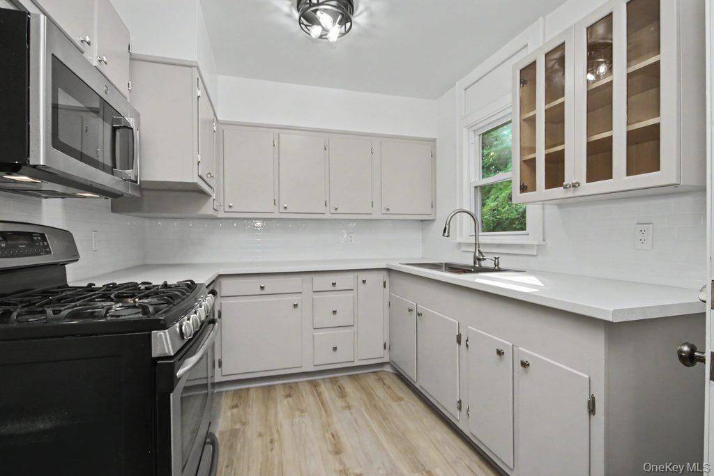 81 Snowden AVE, Ossining, NY 10562