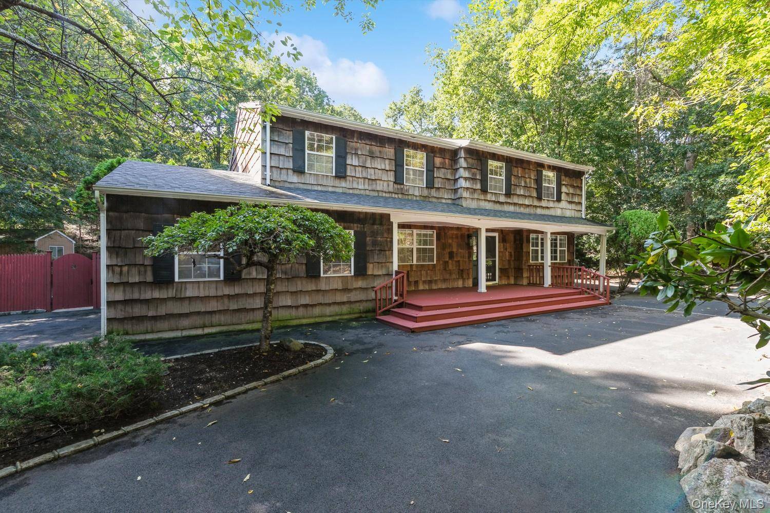24 Kastal DR, Ridge, NY 11961