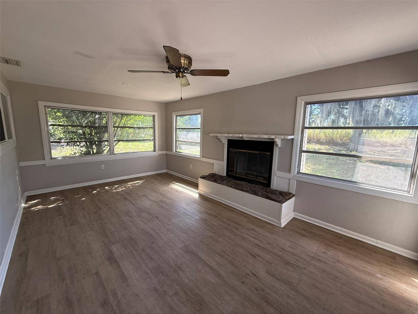 2024 BEL OMBRE CIR, Lake Wales, FL 33898