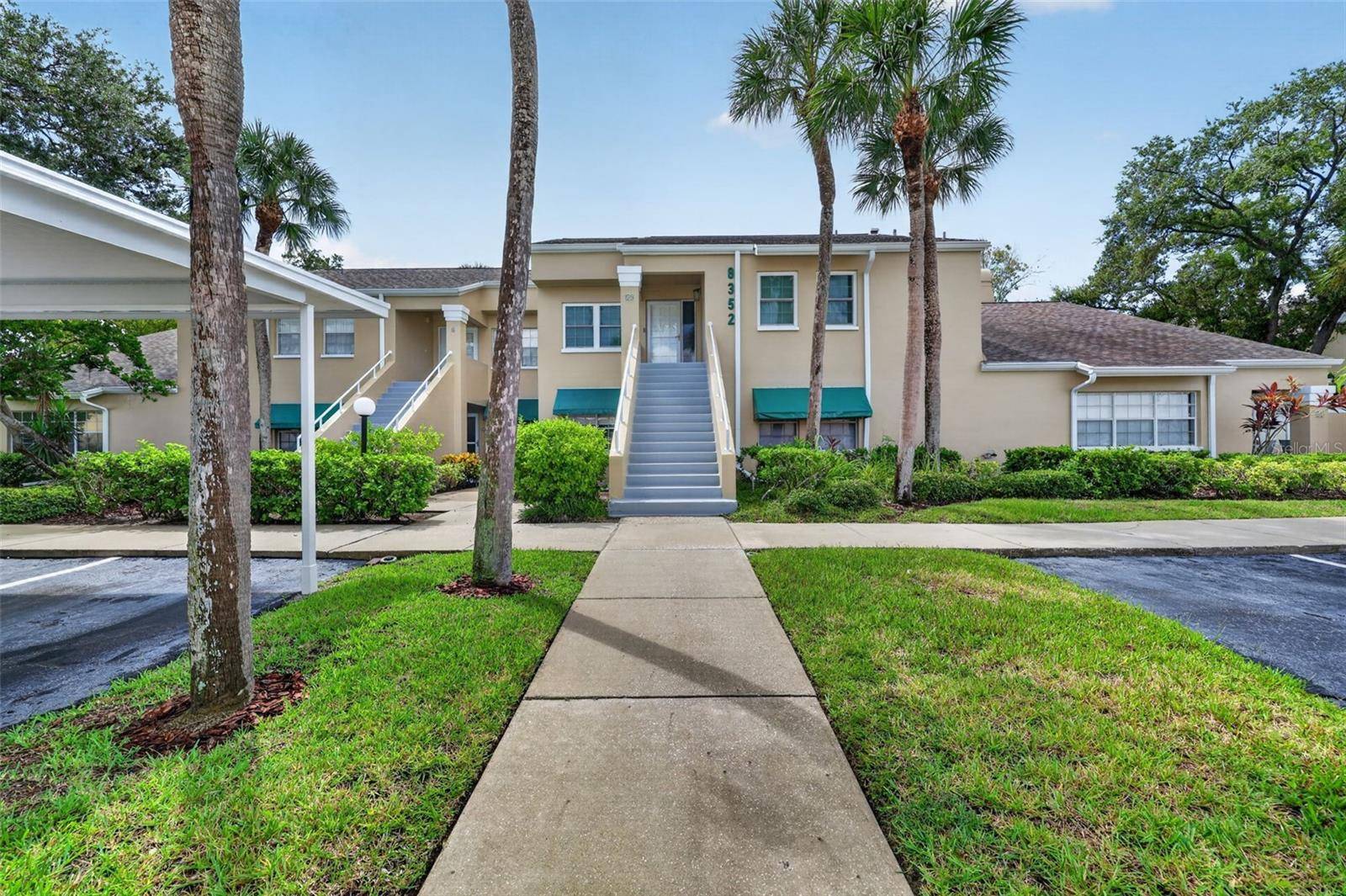 8352 MEADOWBROOK DR #10, Seminole, FL 33777