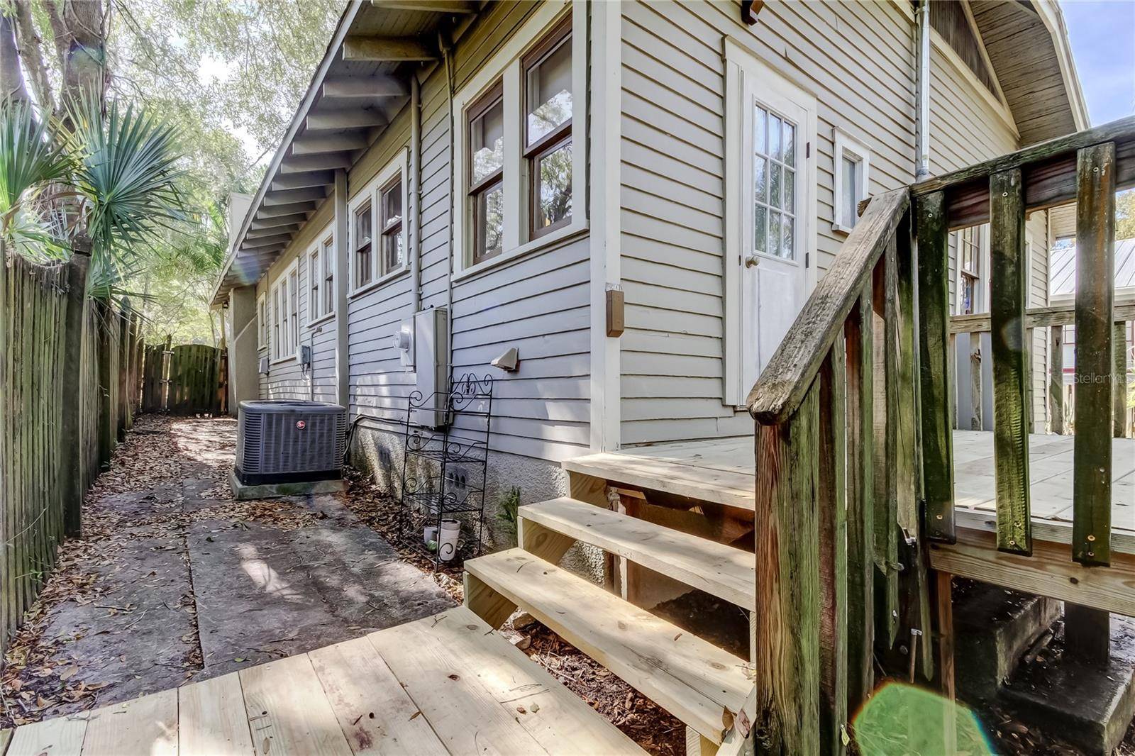 1004 E CRENSHAW ST, Tampa, FL 33604