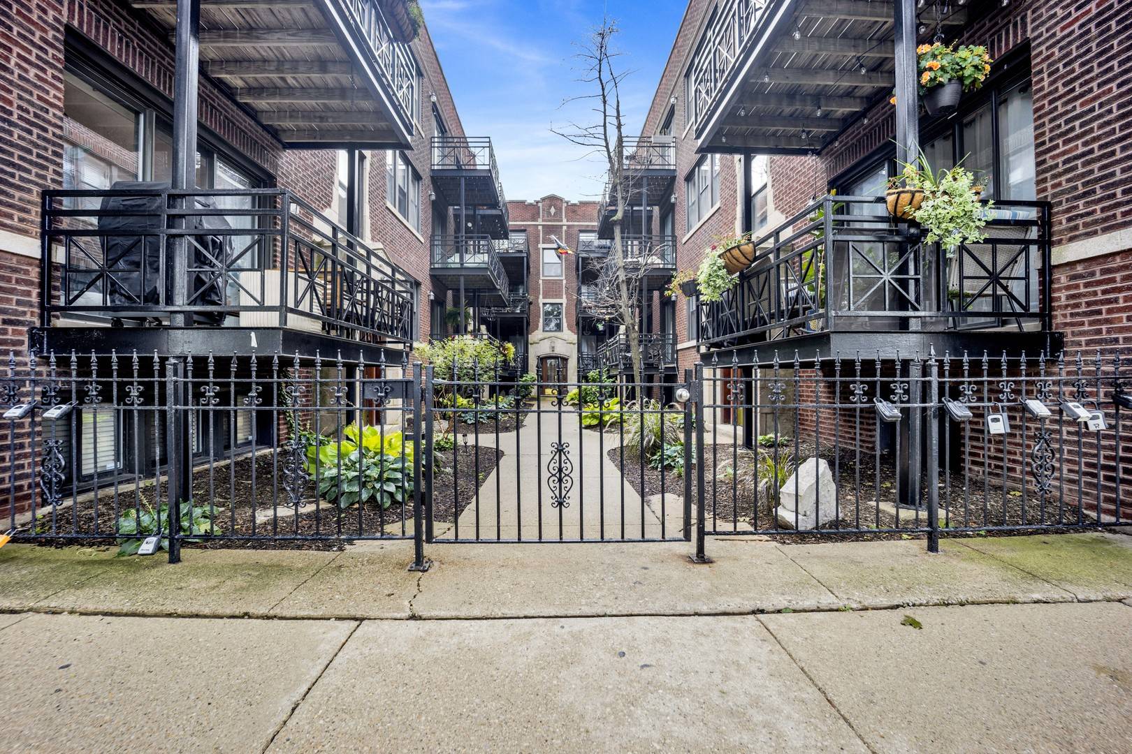 1133 W Grace ST #G, Chicago, IL 60613