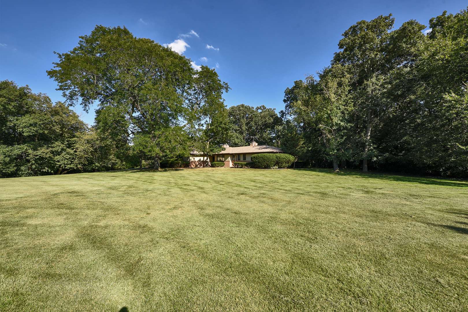 105 Lomond DR, Inverness, IL 60067