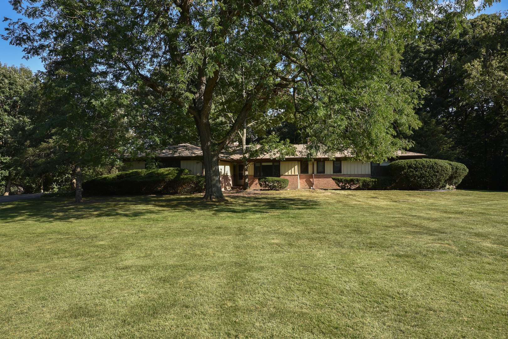 105 Lomond DR, Inverness, IL 60067