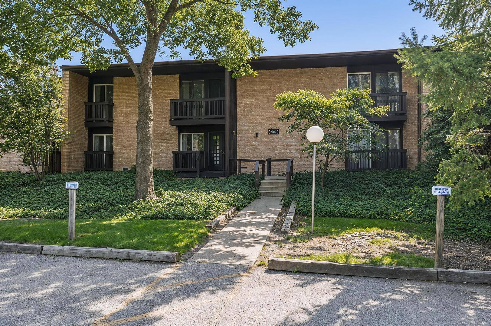 1607 Maple TER #2C, Lisle, IL 60532