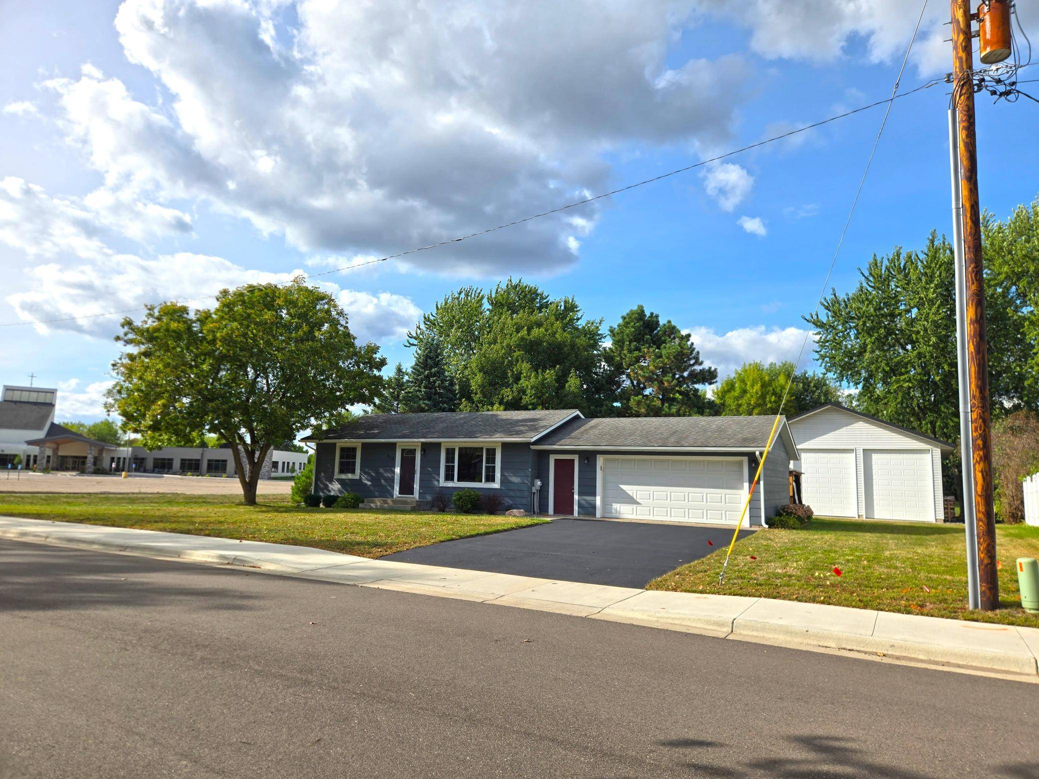 310 Highland ST W, Annandale, MN 55302
