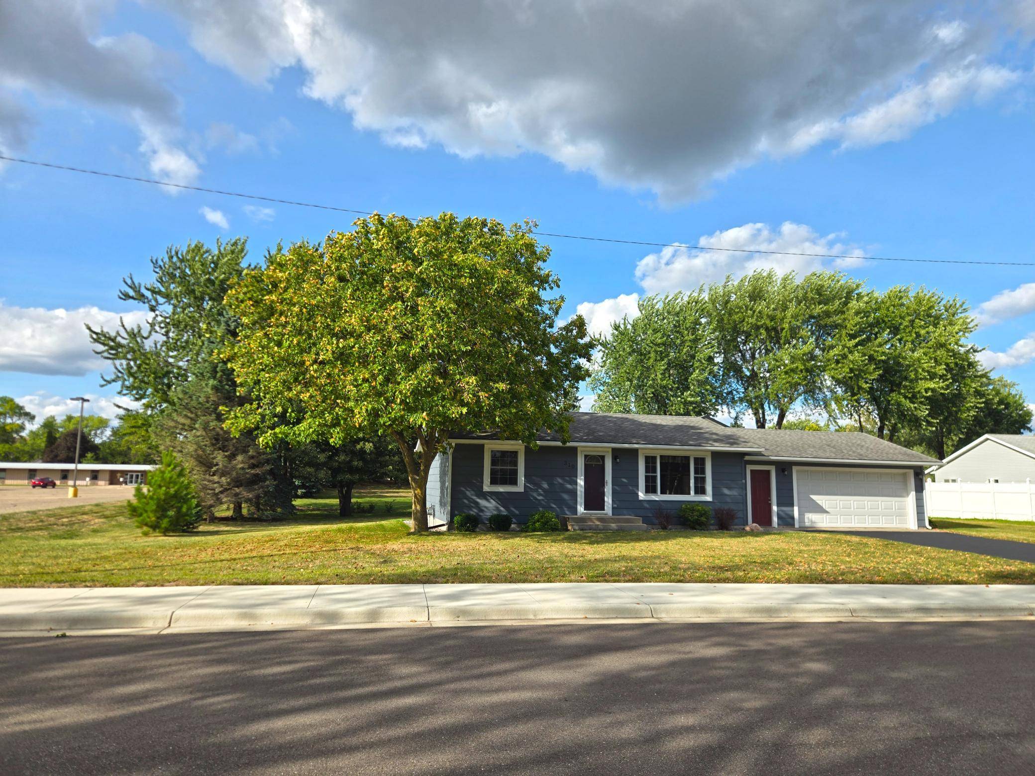 310 Highland ST W, Annandale, MN 55302