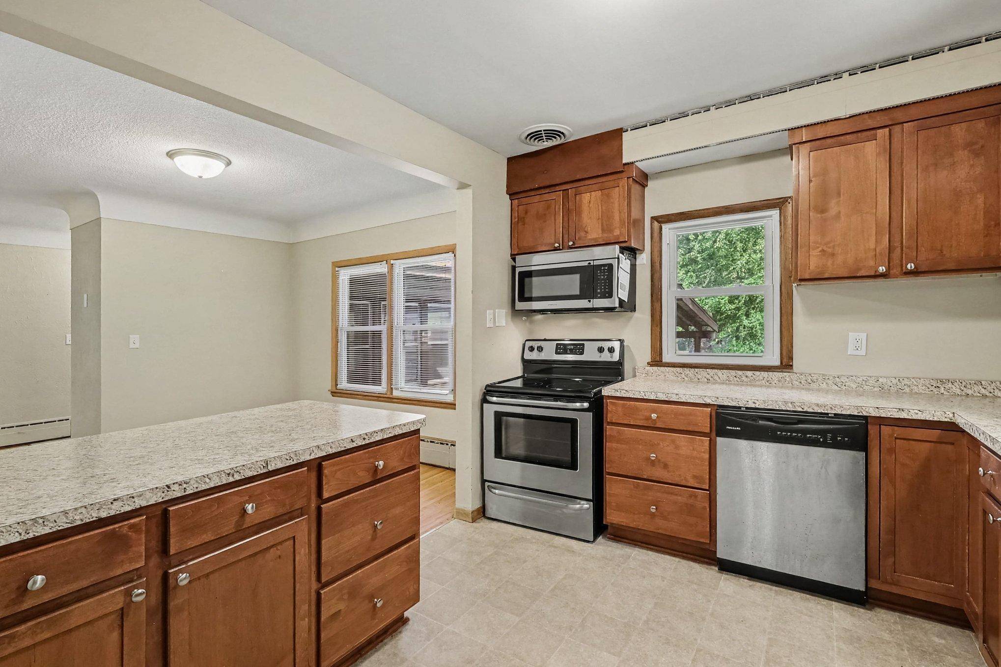 1440 Harmony DR, Saint Paul, MN 55115