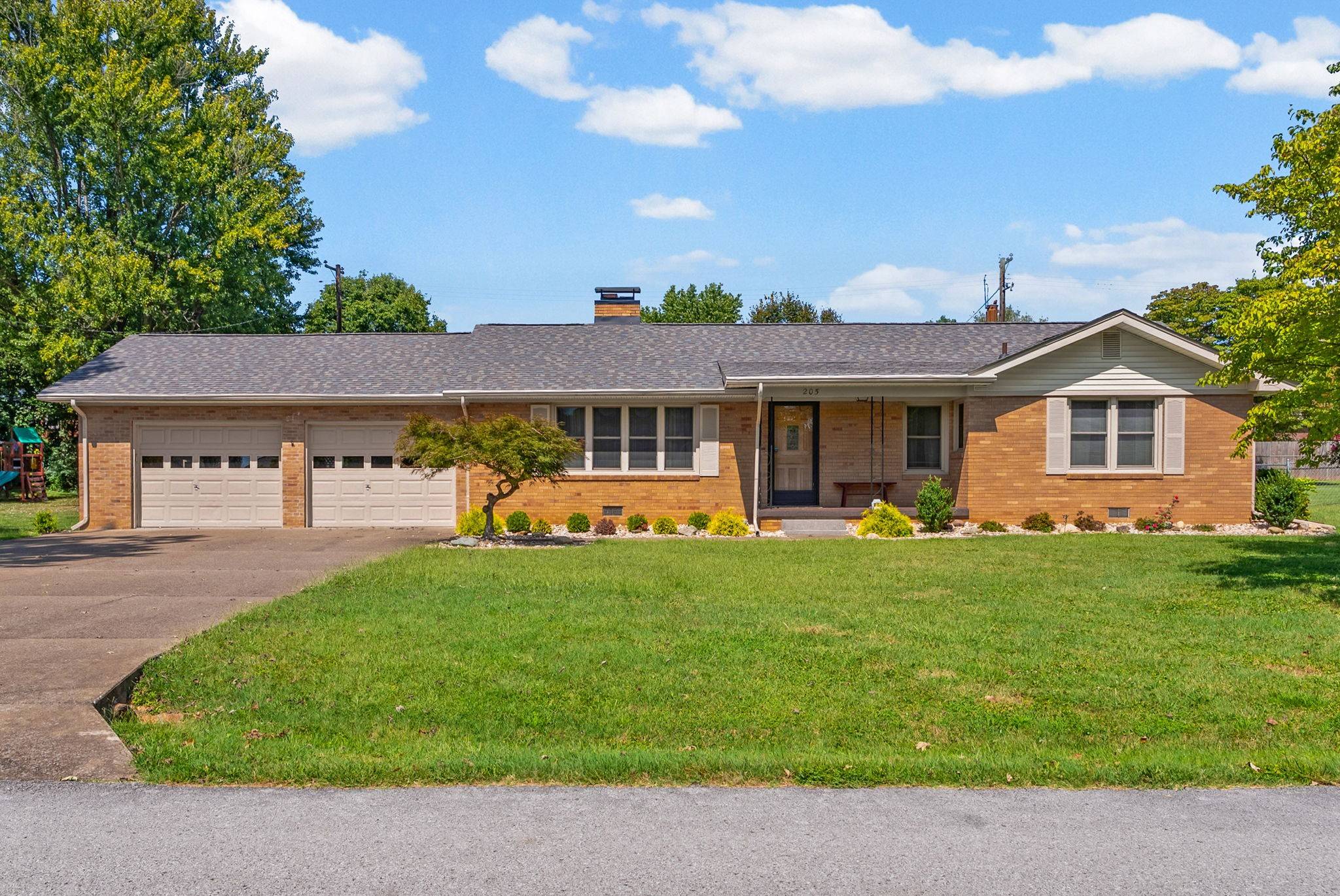 205 Sherwood Dr, Hopkinsville, KY 42240