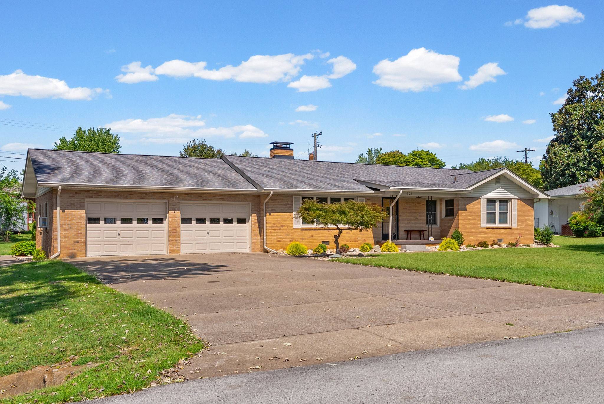 205 Sherwood Dr, Hopkinsville, KY 42240