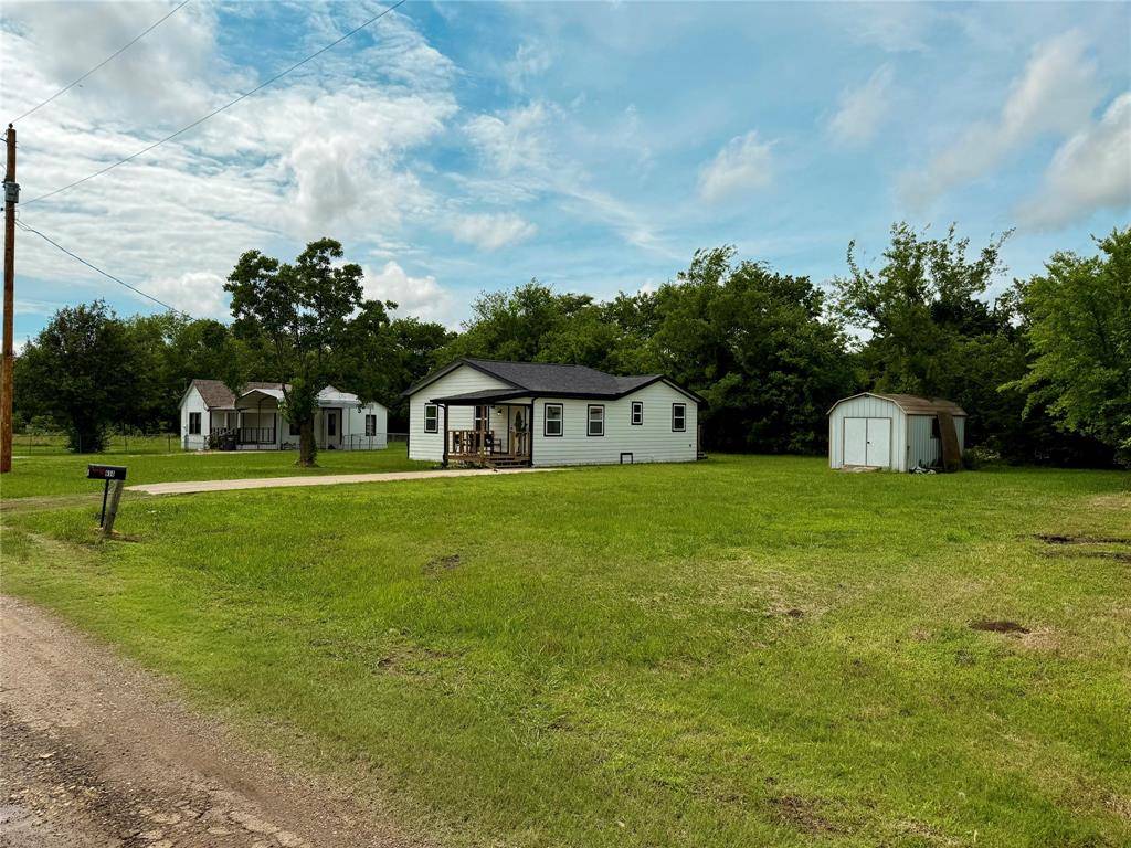 615 Smith Circle, Point, TX 75472